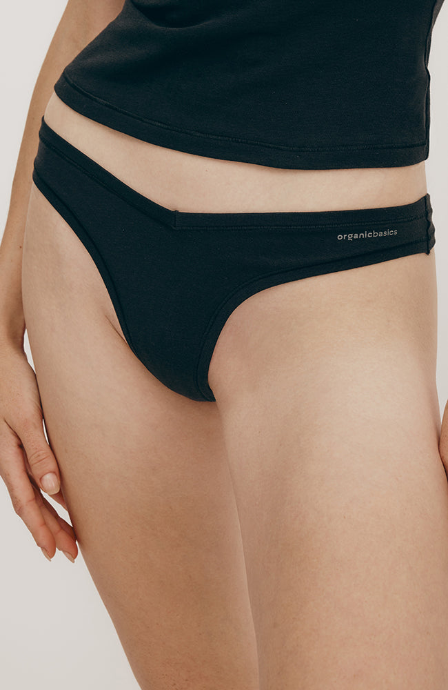 Organic Basics | 5-pack core thongs black organic cotton | Sophie Stone