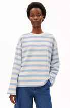 ARMEDANGELS Frankaa bold sweater soft blue bio katoen dames | Sophie Stone