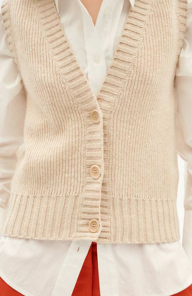 Thinking MU Beige ginger knitted vest van wol | Sophie Stone