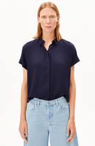 ARMEDANGELS Larisaana blouse tinted navy van Ecovero dames | Sophie Stone