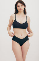 Organic Basics Naked rib bralette zwart van duurzaam gerecycled nylon dames | Sophie Stone