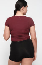 Organic Basics Active T-Shirt mit Rippbündchen aus Modal-Baumwolle in Rot für Damen | Sophie Stone