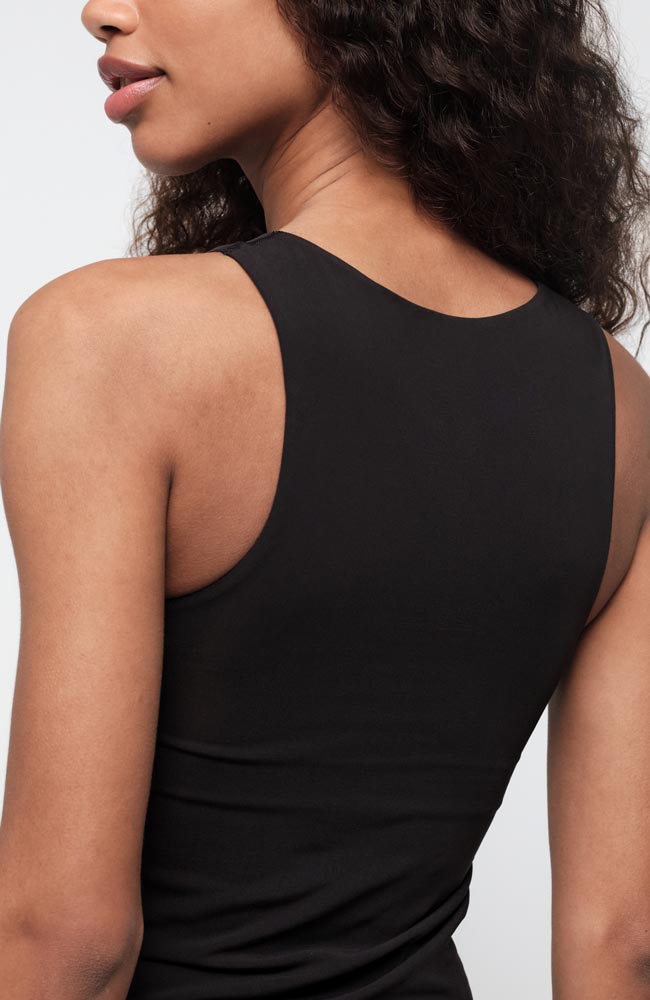 Organic Basics Smooth tanktop zwart van gerecycled  nylon voor dames | Sophie Stone