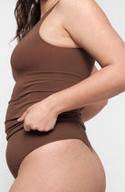 Organic Basics Smooth Tanktop in Walnussbraun aus Nylon für Damen | Sophie Stone