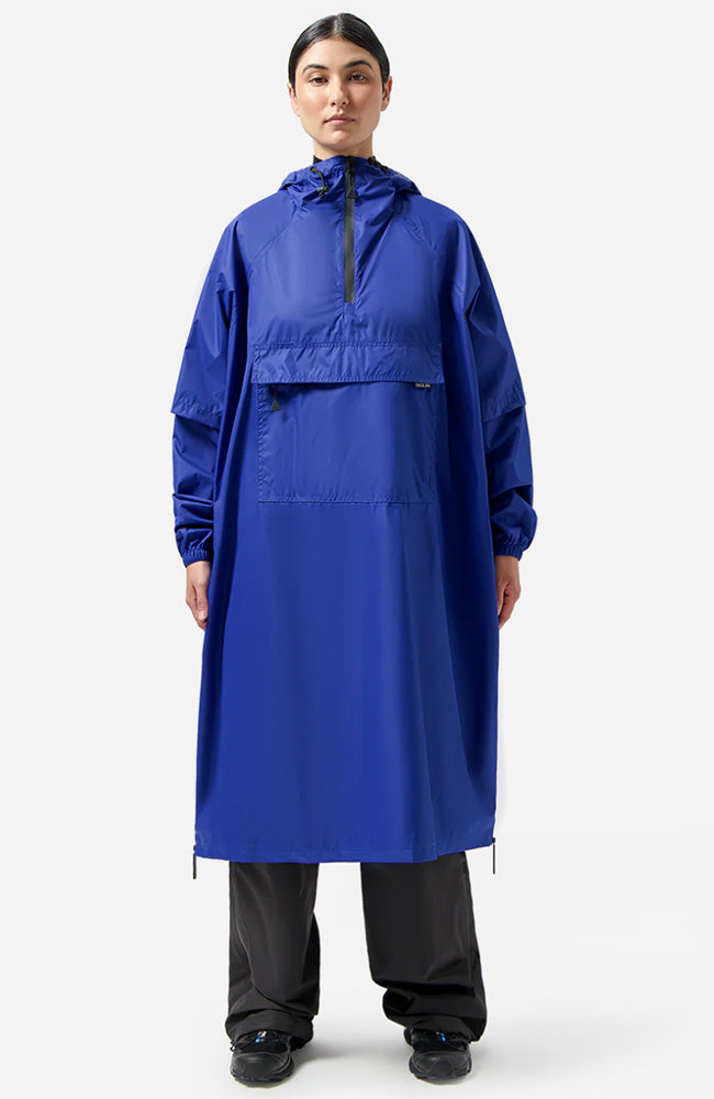 MAIUM Poncho electric blue from recycled polyester for women | Sophie Stone 