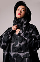 Rainkiss Black polka dot rain poncho made of recycled PET unisex | Sophie Stone