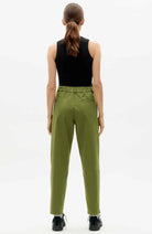 Thinking MU Rina broek groen van duurzaam hemp, katoen en Lyocell voor dames | Sophie Stone