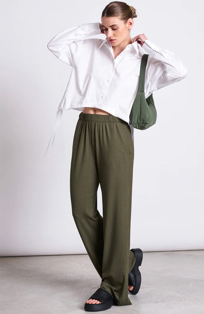 JAN 'N JUNE Smilla pants dark olive from 95% Lyocell (TENCEL™) | Sophie Stone 