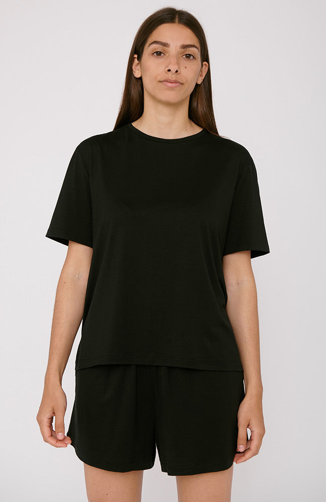 Organic Basics Soft touch boxy t-shirt zwart van TENCEL voor dames | Sophie Stone