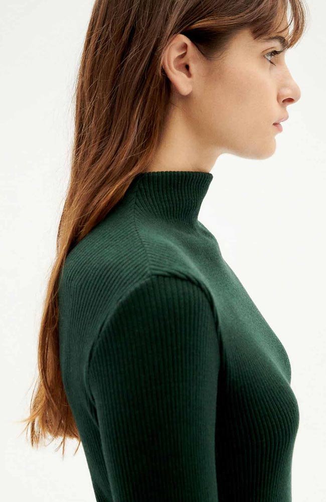 Thinking MU Ivy knitted top dark green van biologisch katoen | Sophie Stone