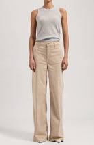 MUD Jeans Chelsea Mid Loose Chino sand von o.a. Baumwolle Damen | Sophie Stone