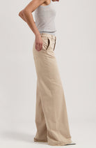 MUD jeans Chelsea Mid Loose chino sand | Sophie Stone