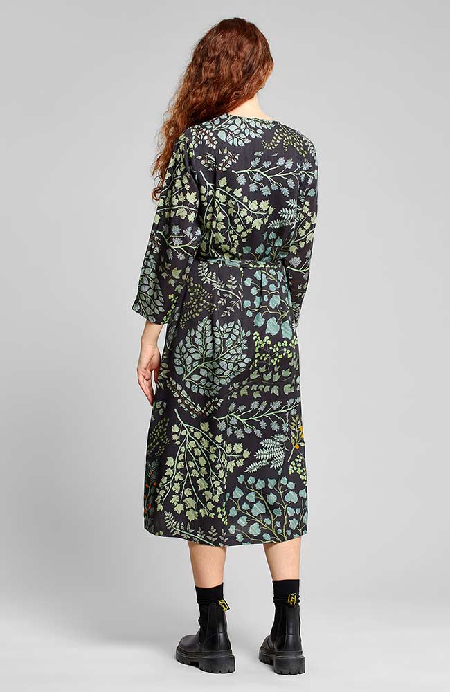 Dedicated Wrap Dress Smygehuk Botanical Quilt black van duurzame materialen | Sophie Stone 