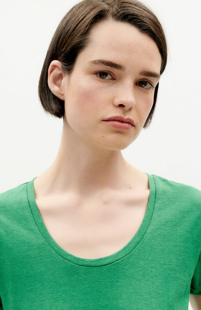 Thinking MU Regina t-shirt clover green van bio katoen hennep | Sophie Stone