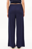 ARMEDANGELS broek Himaari tinted navy van ECOVERO voor dames | Sophie Stone