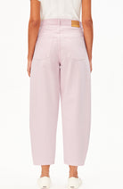 ARMEDANGELS Baarly Barrel Jeans aus rosa Baumwolle | Sophie Stone