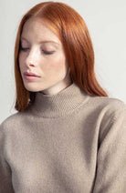 Rifò Ada Rollkragenpullover beige aus recyceltem Kaschmir Frauen | Sophie Stone