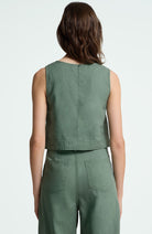 Kings of Indigo Belle crop top in forest green, made of 100% linen, for women | Sophie Stone