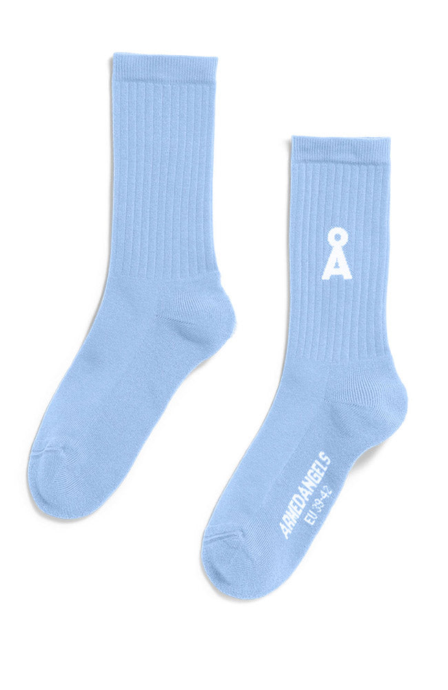 ARMEDANGELS Saamus Sportsocken aus Bio-Baumwolle in Wedgewood, unisex | Sophie Stone