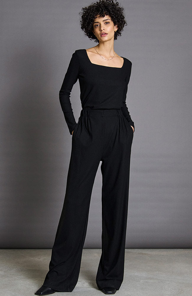 JAN 'N JUNE Fria top black in lyocell TENCEL for women | Sophie Stone